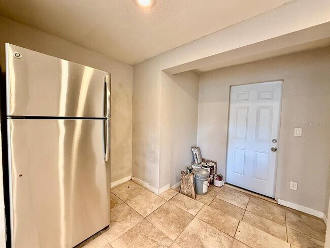 Building Photo - 2406 S 69th St