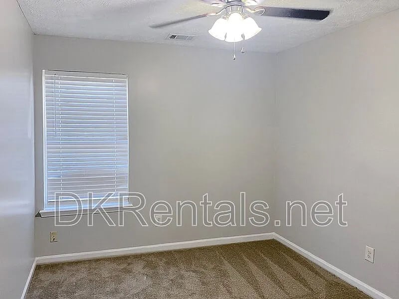 Building Photo - Room in Townhome on High Park Ln