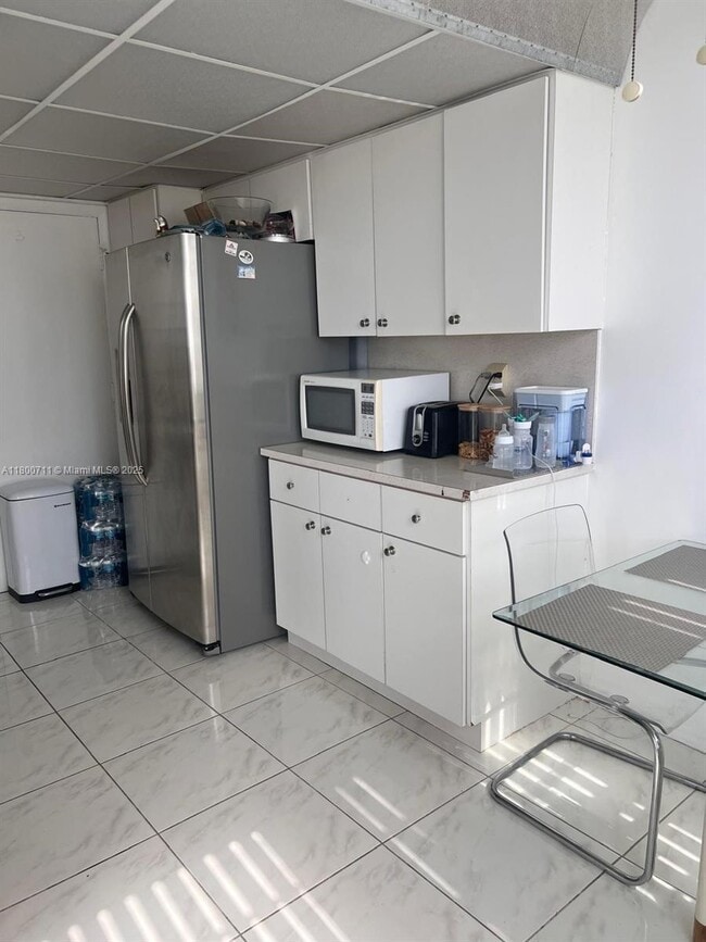 Building Photo - 3161 S Ocean Dr