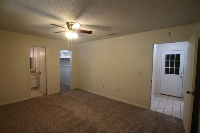 Building Photo - Oversized 4 bedroom 3 bath rental in Tyler...