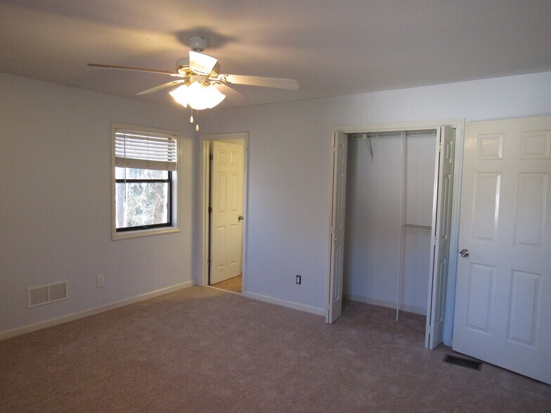 Master bedroom (3rd bedroom) closet and door to master bathroom - 1273 W Wylie Bridge Rd