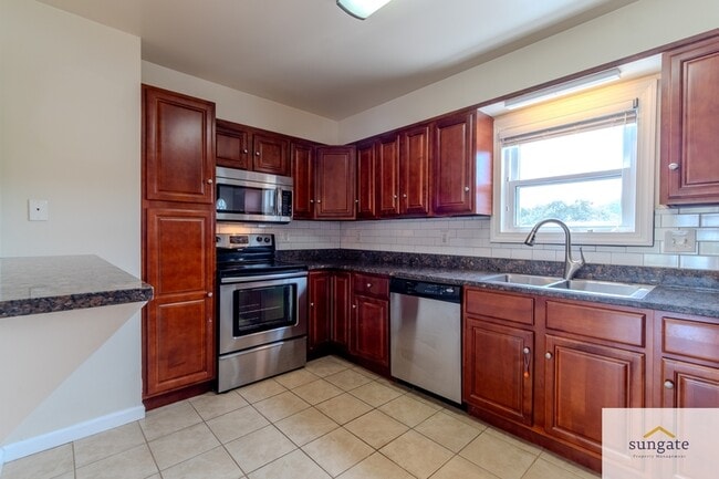 Building Photo - 945 Stormont Cir