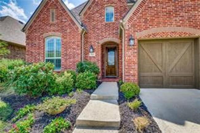 Building Photo - Another chance to own this warm and inviti...