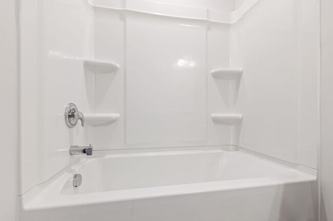 Building Photo - Bright, Spacious & Move-In Ready Townhome ...