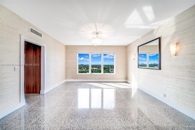 Building Photo - 333 Sunset Dr