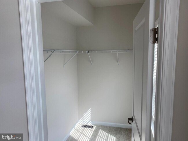 Building Photo - 7911 Independence Dr