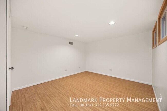 Building Photo - 824 S May St