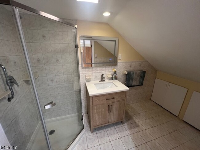 Building Photo - 81 S Maple Ave