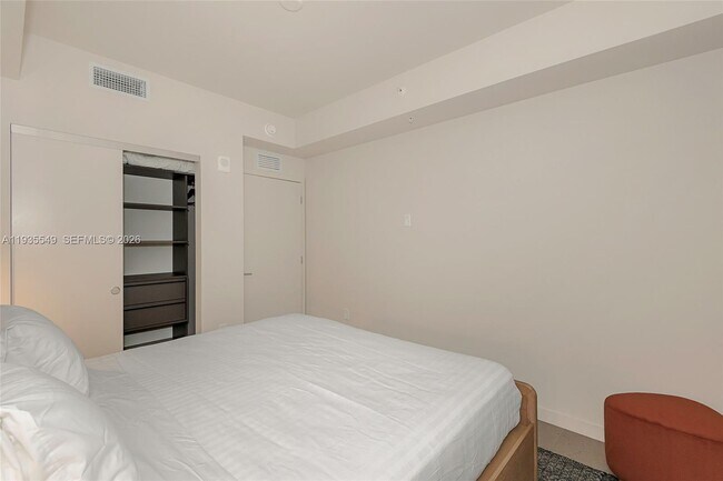 Building Photo - 11 NE 6th St