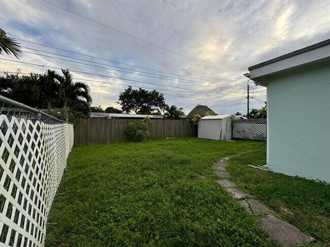 Building Photo - 9422 SW 51st St # 1-2, Cooper City, FL 33328