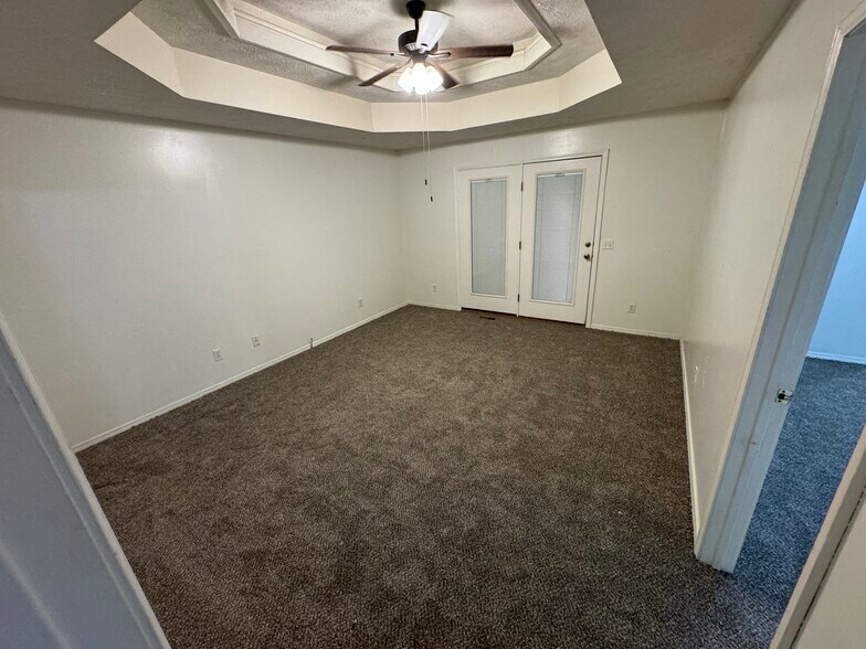Master bed - 544 W Hines St