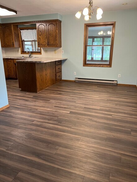 Dining Room - 814 W Main St