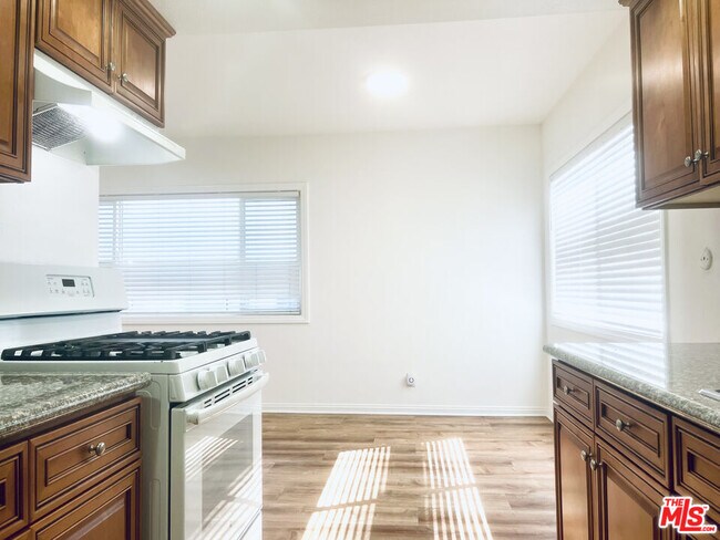 Building Photo - 5263 Riverton Ave