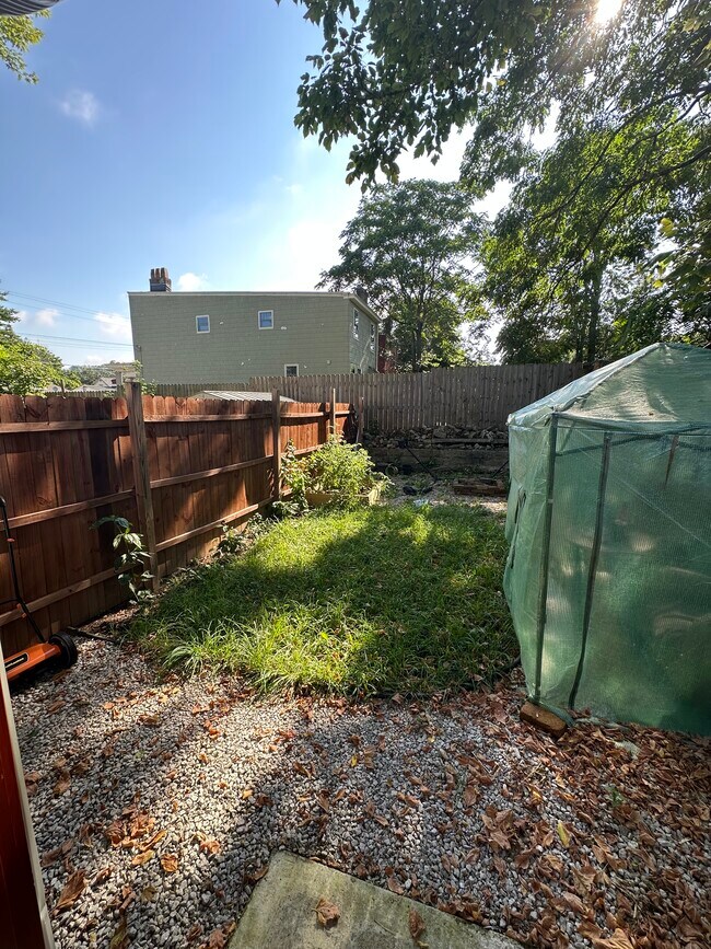 Building Photo - 1932 Eastern Ave