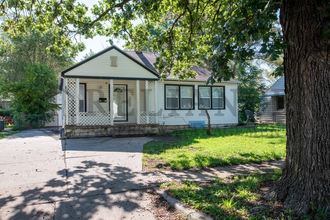 Primary Photo - 804 N Battin St