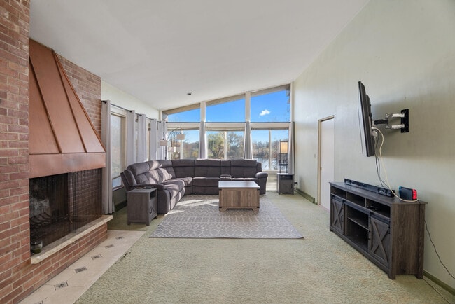 Building Photo - 4105 Riverview Dr