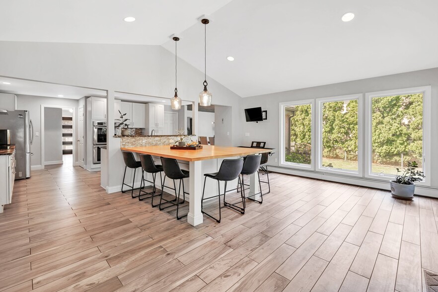 Building Photo - 26 Pearsall Pl