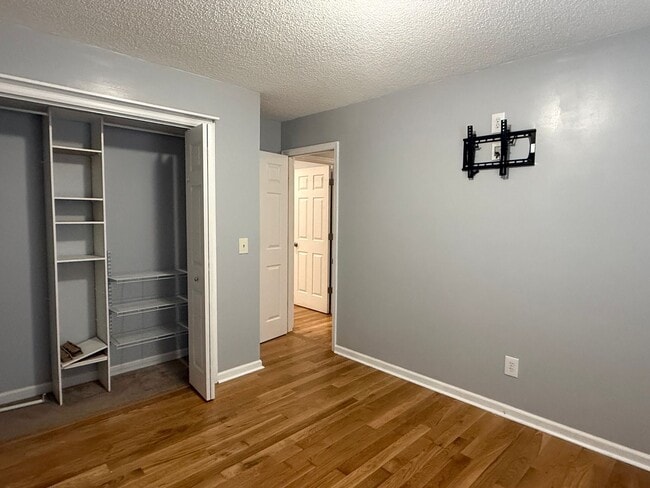 Building Photo - 3 bedroom one- level beauty in North Johnson City!