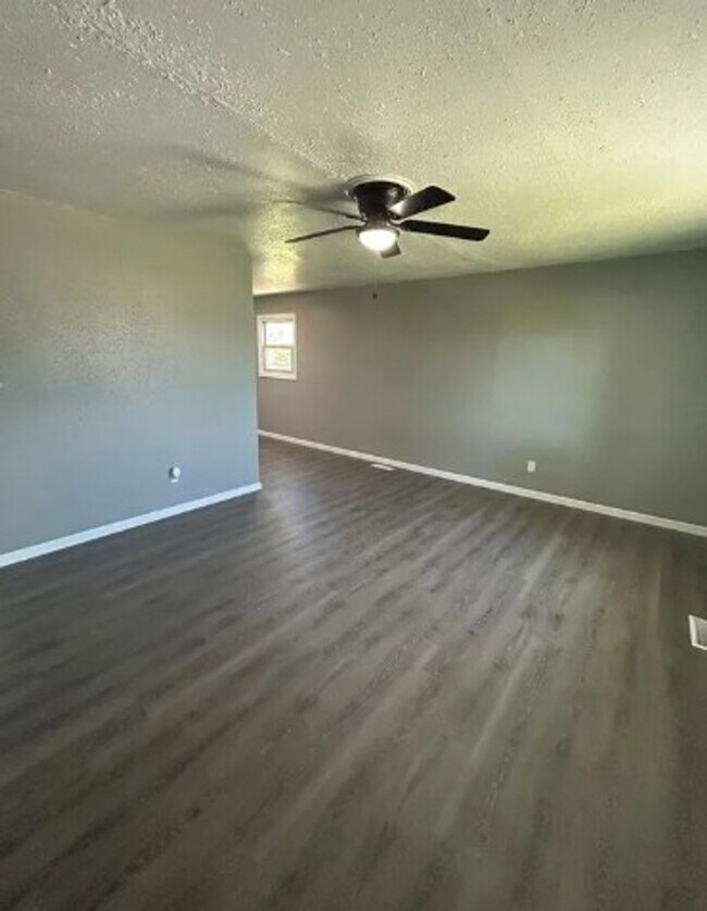 Building Photo - 1700 Theodore Ln