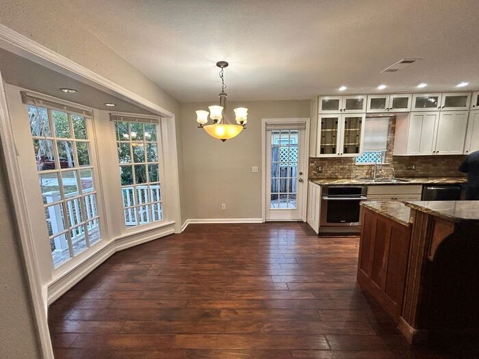 Building Photo - 404 Belmont St