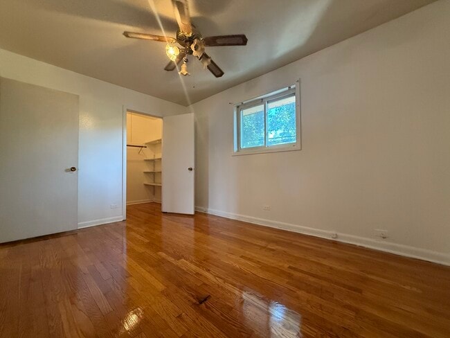 Building Photo - 1405 W Touhy Ave
