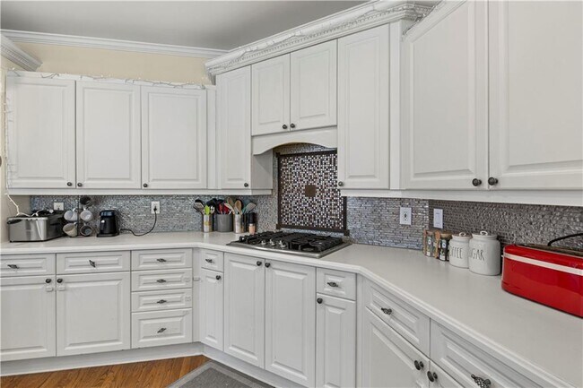 Building Photo - 5685 Lake Manor Trce