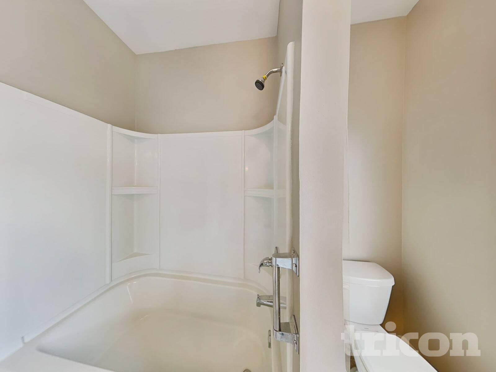Building Photo - 456 Clematis Court