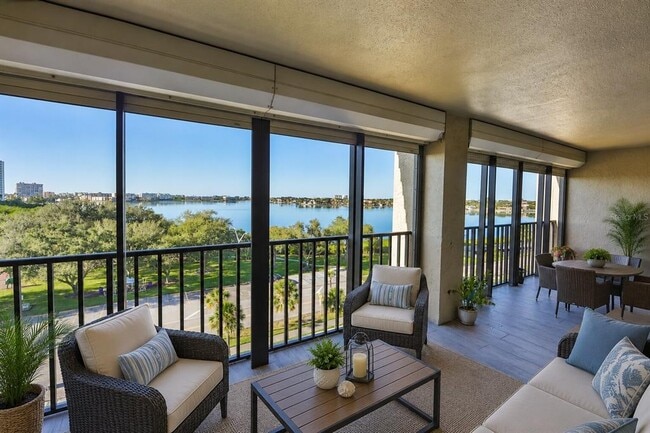 Building Photo - 7037 Sunset Dr S