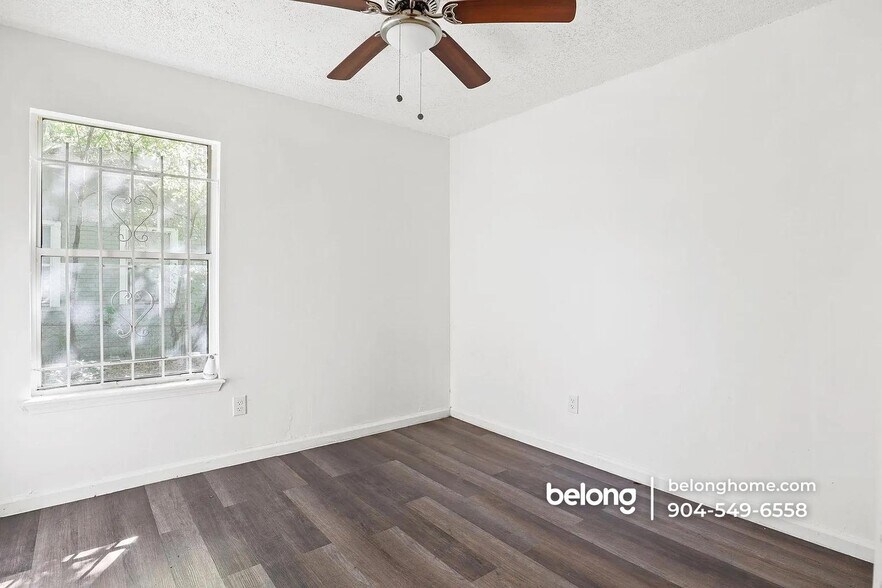 Building Photo - 1995 W 4th St