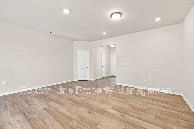 Building Photo - 460 Glen Clova Dr