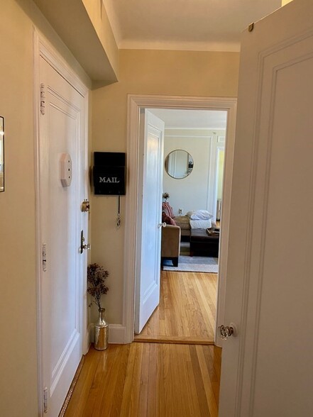 Building Photo - 1454 Beacon St