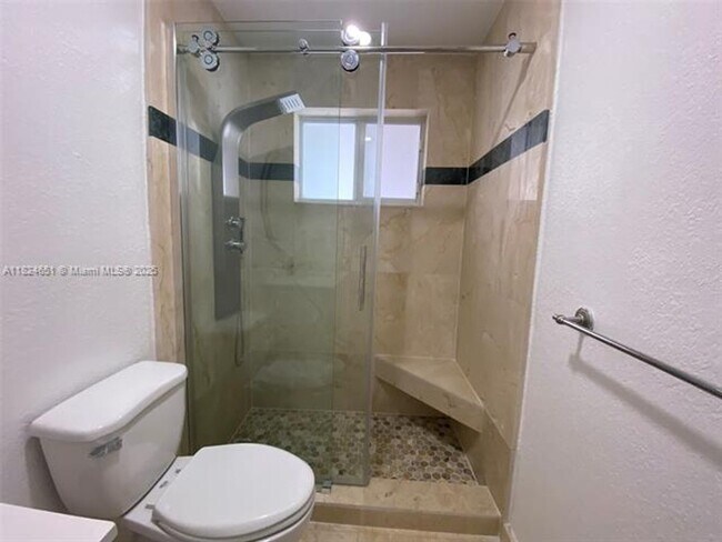 Building Photo - 19330 NE 18th Pl