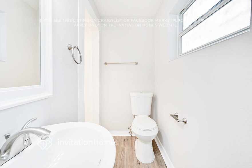 Building Photo - 5506 Perrine Dr