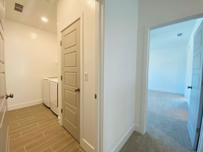 Building Photo - $3,000 Clovis & Shepherd, 4 Bedroom - Lest...