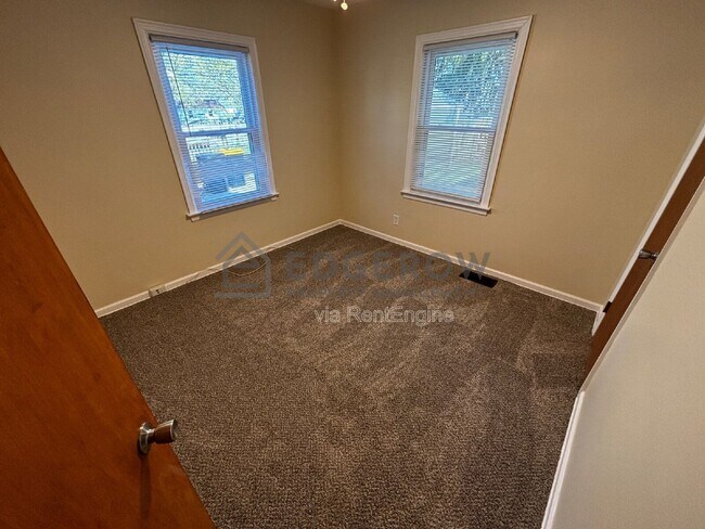 Building Photo - 901 Cricklewood St SW