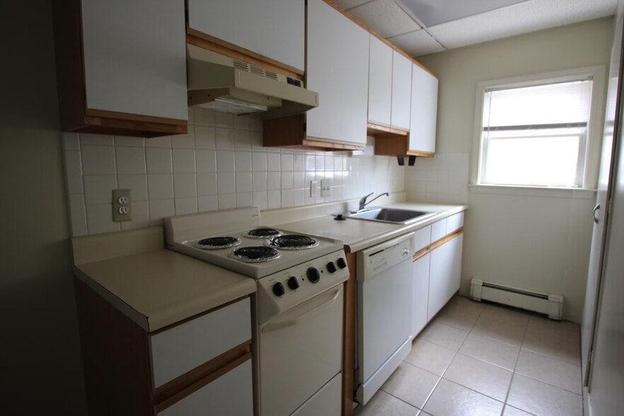 kitchen - 811 Washtenaw Ave