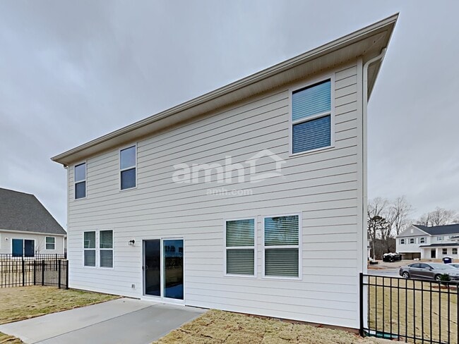 Building Photo - 2144 Laurel Village Circle