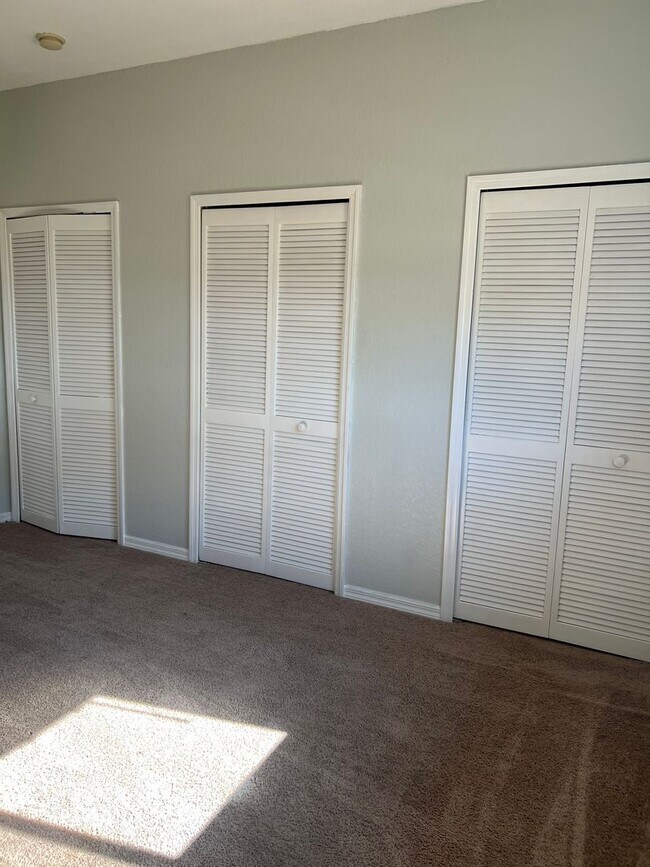 Building Photo - Villa Congress