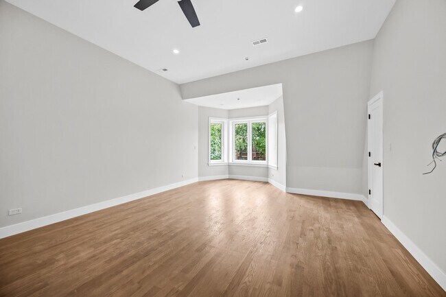 Building Photo - 4543 S Ellis Ave