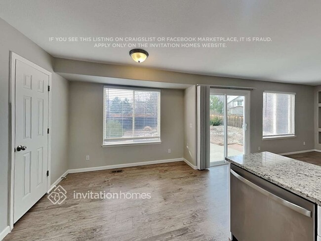 Building Photo - 4580 Bobolink Dr