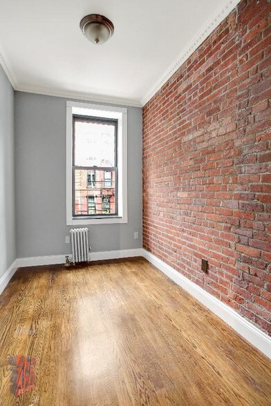 Building Photo - 421 E 9th St