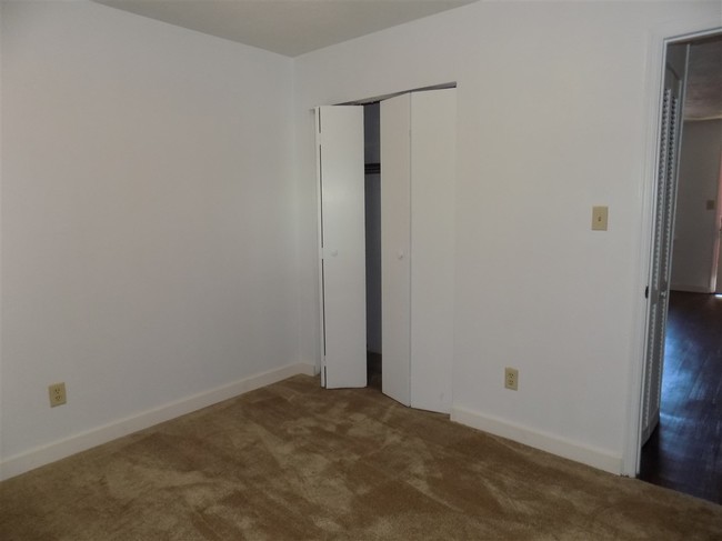 Building Photo - 700 N Calhoun St
