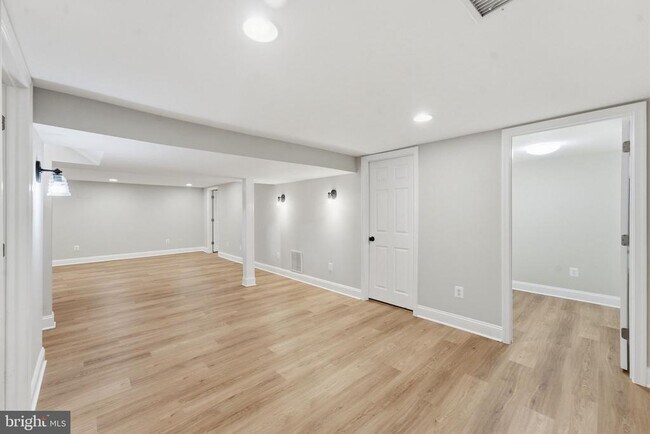 Building Photo - 3376 N Buchanan St