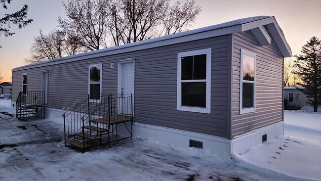 Building Photo - 11 Andreasen Dr