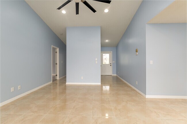 Building Photo - 4166 Gator Trace Villas Cir