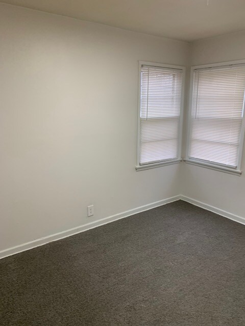 Building Photo - Charming 2-Bedroom Duplex in Wichita with Spacious Layout