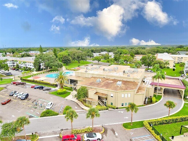Building Photo - 2427 Rhodesian Dr