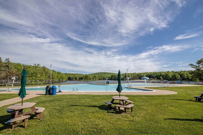 Building Photo - 3145 Ogontz Dr