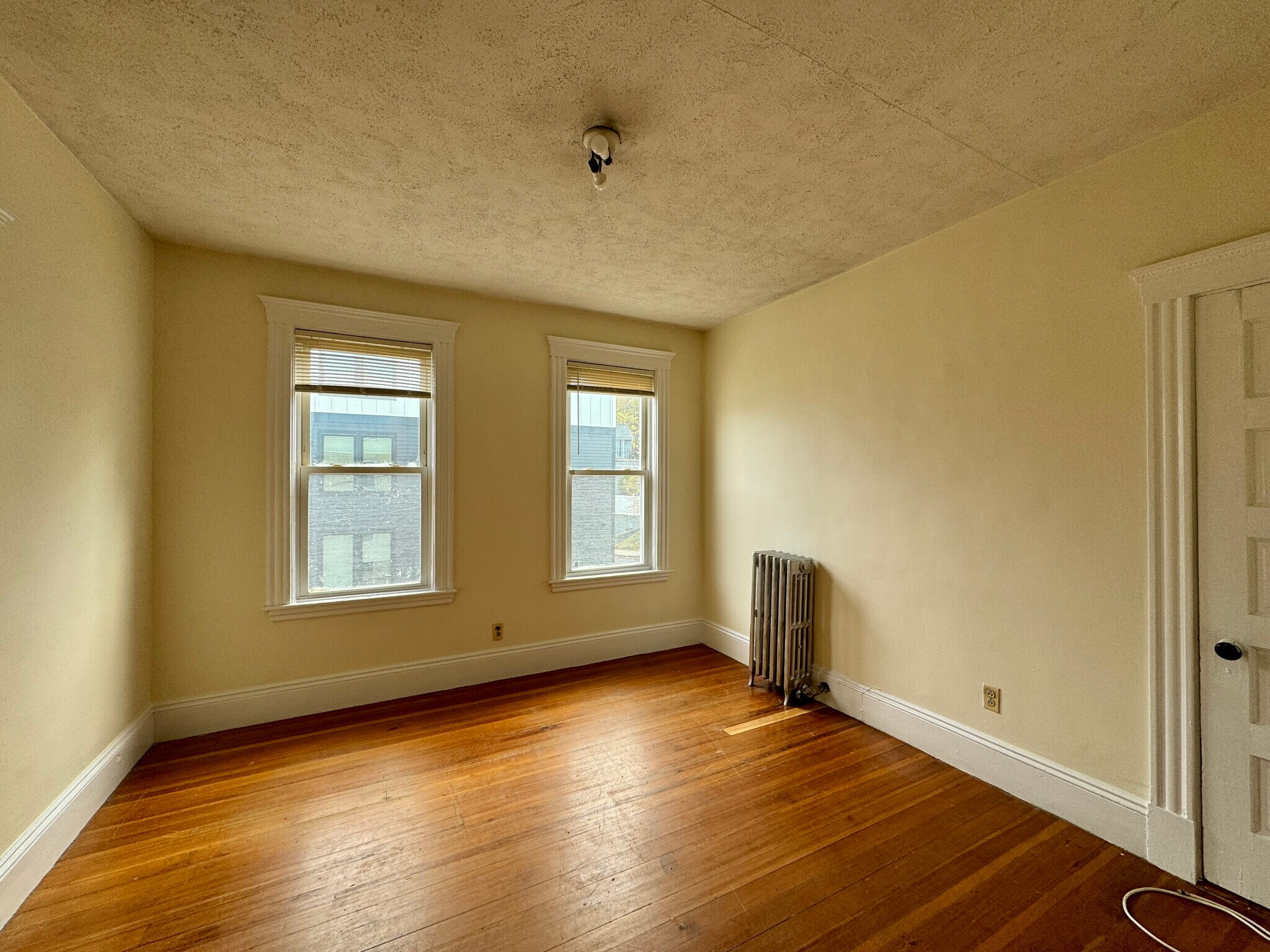 Building Photo - 144 Hillside St