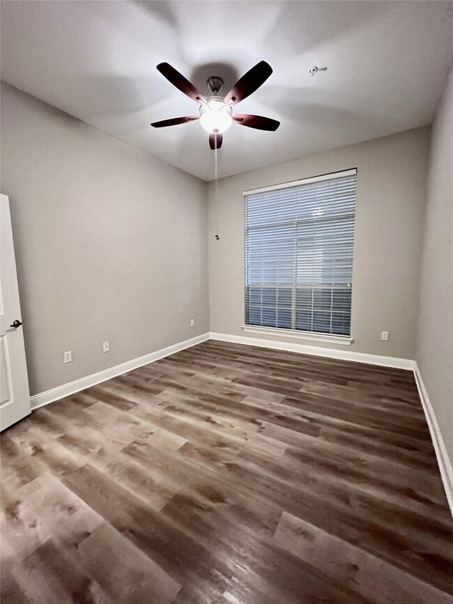 Building Photo - 5353 Memorial Dr